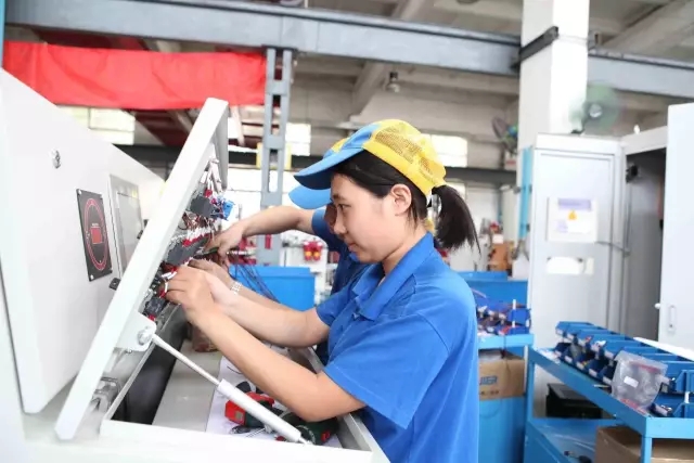 濟(jì)南二機(jī)床女職員：鏗鏘玫瑰 別樣綻放